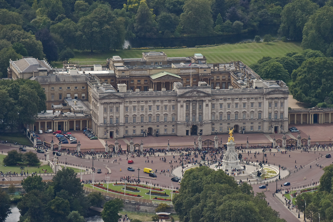 The London Helicopter, London - TLH_Buckingham Palace_1 ©Courtesy of ...